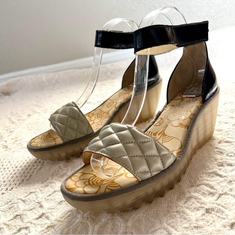 FLY London Yaru Wedge Sandals Black Patent Leather Quilted Strap Size 40 Cushion